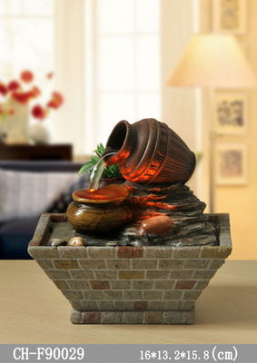 Traditionelle Töpfe steuern Innenraum-Dekorations-Fernsehkabinett-Wohnzimmer-Tischplatten-Innenwasser-Brunnen mit LED automatisch an fournisseur