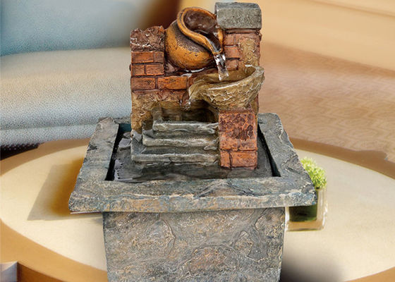 Im amerikanischen Stil Brunnen-Tischplatten-kleine Verzierungs-Büro-Dekor-Geschenk-Handwerks-Kreativität Polyresin-roten Backsteins H16.5CM fournisseur