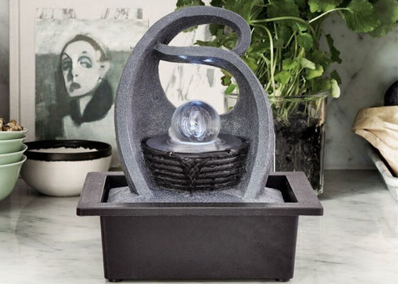 Zeitgenössisches Innen mit Glaskugel Polyresin-Ausgangsinnenraum-Dekorations-Wohnzimmer-Wasser-Brunnen mit LED fournisseur