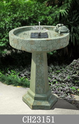 Angetriebene Wasser-Solareigenschaft H 68CM Polyresin mit Lichtern fournisseur