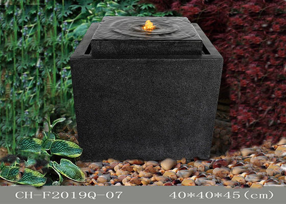 Steineffekt-Quadrat Polyresin führte Leichtwasser-Brunnen den im Freien fournisseur